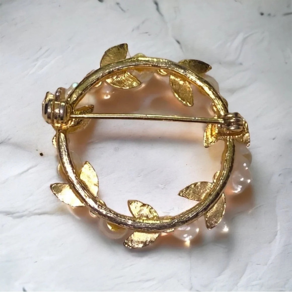 Vintage 2 Seed Pearl Leaf Round Circle Starburst Gold Tone Brooches - Picture 4 of 4